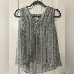 LOFT Gray and White Patterned Blouse